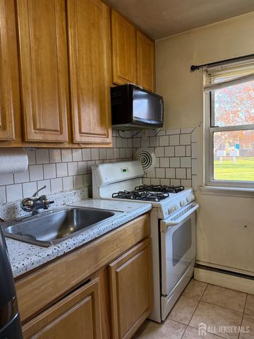 55 Gill Lane 51, Iselin, NJ 08830