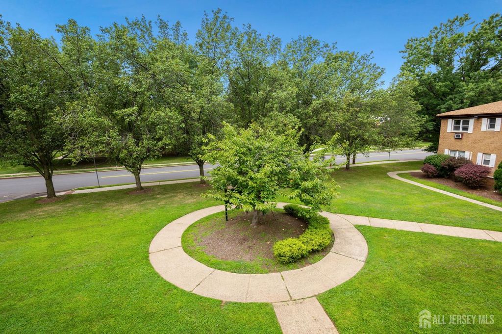 55 Gill Lane 51, Iselin, NJ 08830