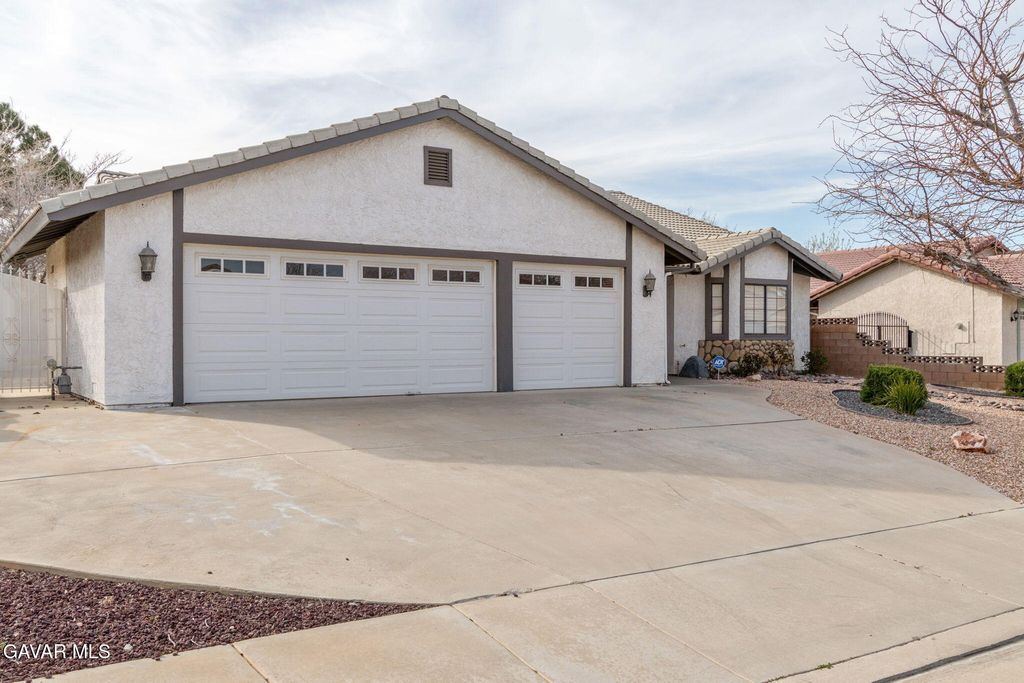 42307 W 61st Street, Quartz Hill, CA 93536