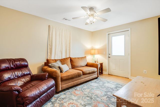 195 Whitmire Road, Brevard, NC 28712