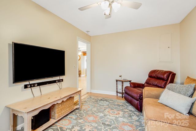 195 Whitmire Road, Brevard, NC 28712