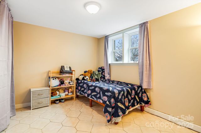 195 Whitmire Road, Brevard, NC 28712