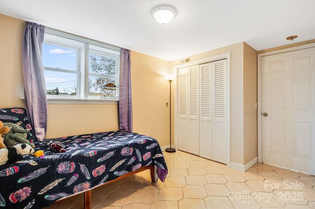 195 Whitmire Road, Brevard, NC 28712