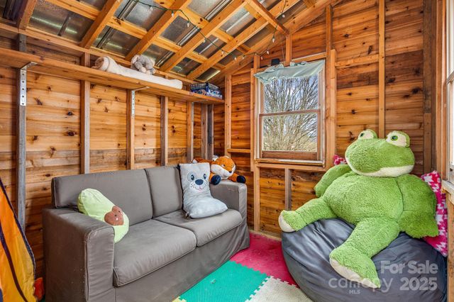 195 Whitmire Road, Brevard, NC 28712