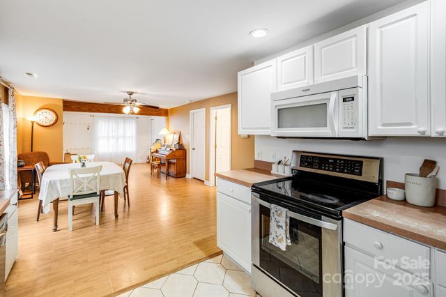 195 Whitmire Road, Brevard, NC 28712