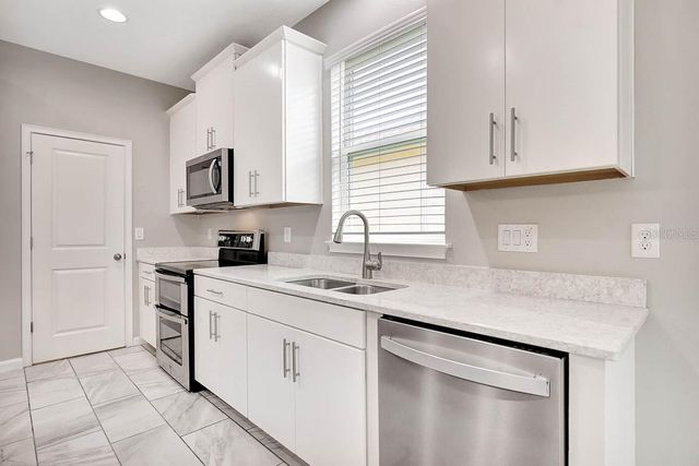 11607 BLUE WOODS DRIVE, Riverview, FL 33569