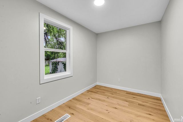 2422 Kenwood Avenue, South Bend, IN 46628