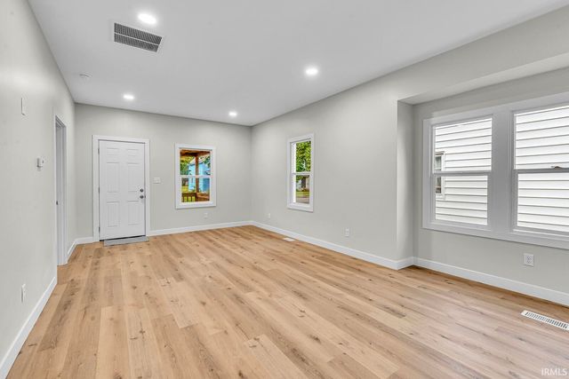 2422 Kenwood Avenue, South Bend, IN 46628