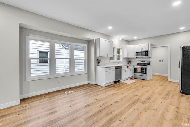 2422 Kenwood Avenue, South Bend, IN 46628