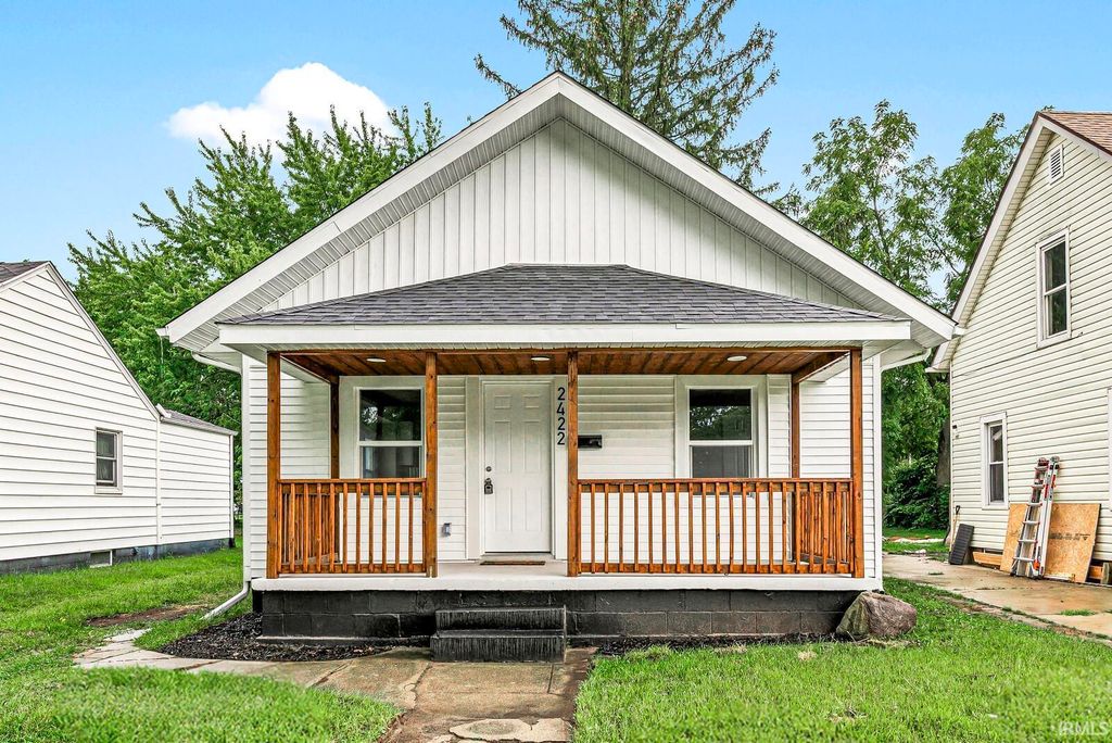 2422 Kenwood Avenue, South Bend, IN 46628