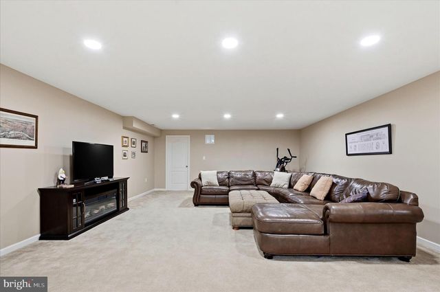 105 LADYSMITH DR, Stephens City, VA 22655