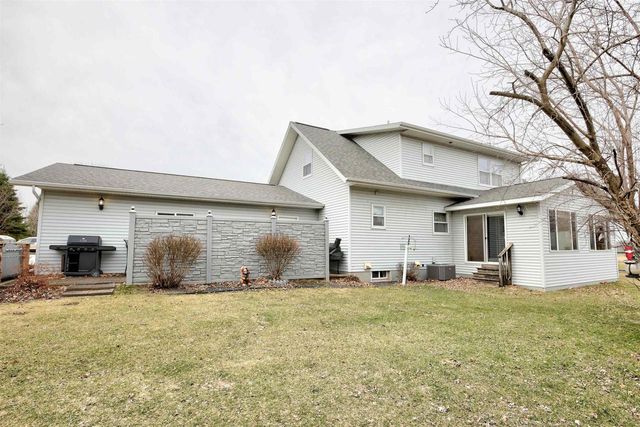 588 Ann Court, Berlin, WI 54923