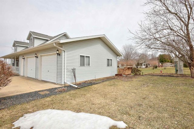 588 Ann Court, Berlin, WI 54923