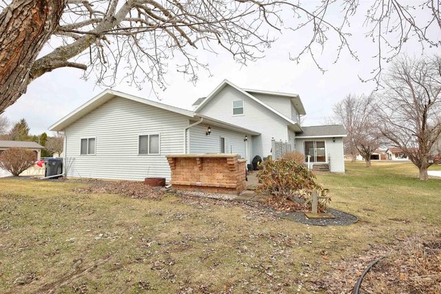 588 Ann Court, Berlin, WI 54923