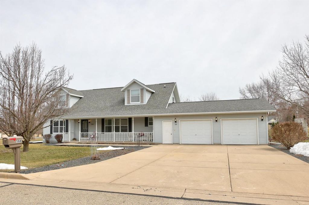 588 Ann Court, Berlin, WI 54923