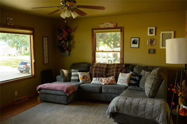 711 E 14th Street N, Newton, IA 50208