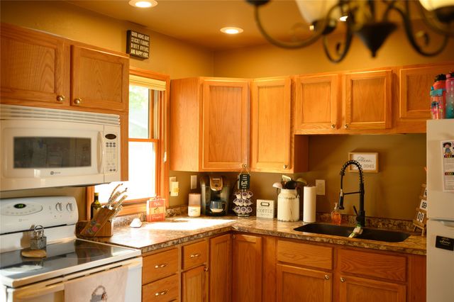 711 E 14th Street N, Newton, IA 50208