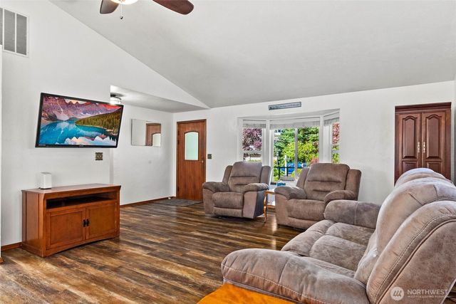 3930 Oxford Loop SE, Lacey, WA 98503