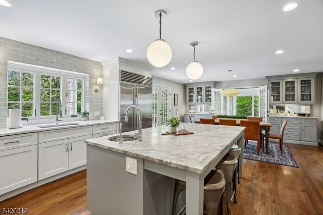 23 Club Dr, Summit City, NJ 07901