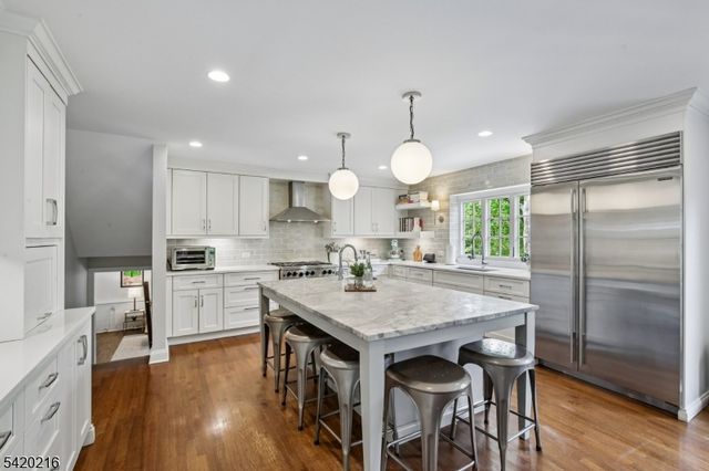 23 Club Dr, Summit City, NJ 07901