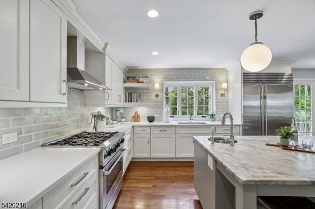 23 Club Dr, Summit City, NJ 07901