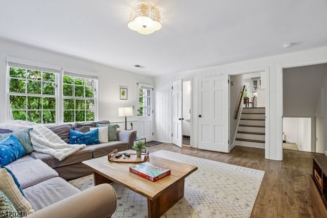 23 Club Dr, Summit City, NJ 07901