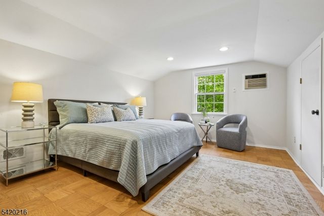 23 Club Dr, Summit City, NJ 07901