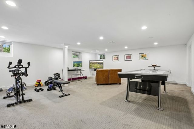 23 Club Dr, Summit City, NJ 07901