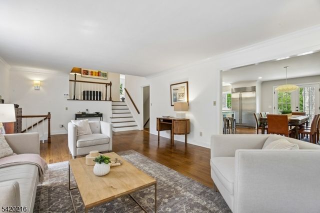 23 Club Dr, Summit City, NJ 07901