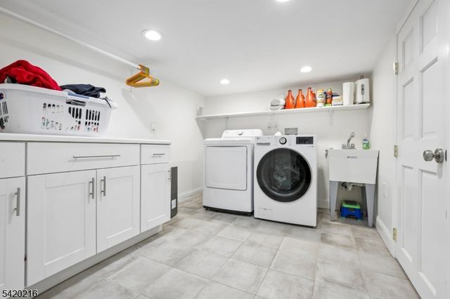 23 Club Dr, Summit City, NJ 07901