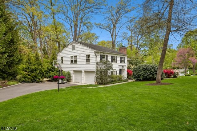 23 Club Dr, Summit City, NJ 07901