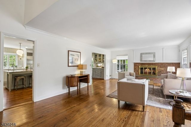 23 Club Dr, Summit City, NJ 07901