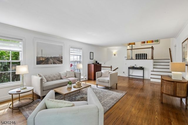 23 Club Dr, Summit City, NJ 07901