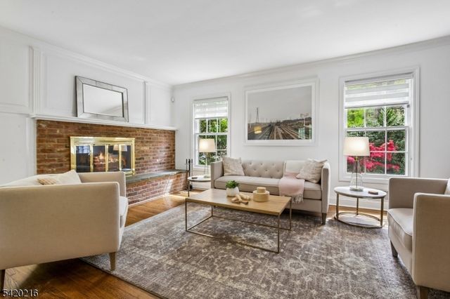 23 Club Dr, Summit City, NJ 07901