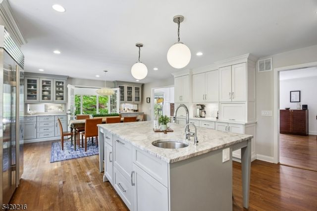 23 Club Dr, Summit City, NJ 07901