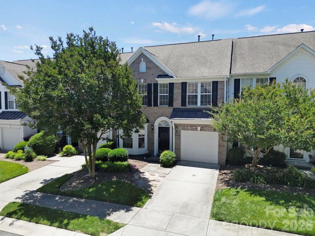 415 Foilage Court, Lake Wylie, SC 29710