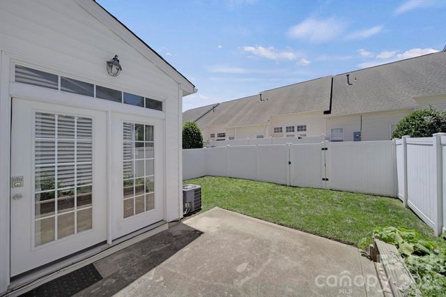 415 Foilage Court, Lake Wylie, SC 29710