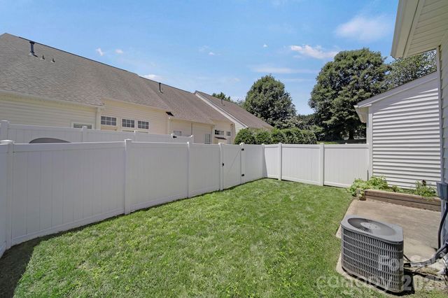 415 Foilage Court, Lake Wylie, SC 29710