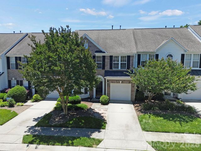 415 Foilage Court, Lake Wylie, SC 29710