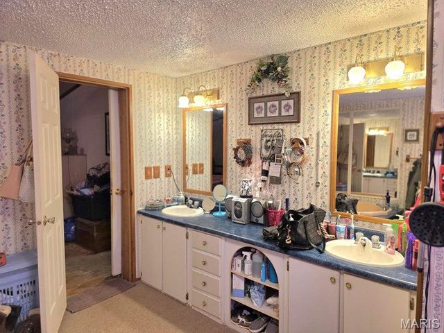 19526 McColgin Road, Raymondville, MO 65555