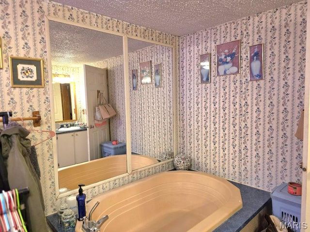 19526 McColgin Road, Raymondville, MO 65555