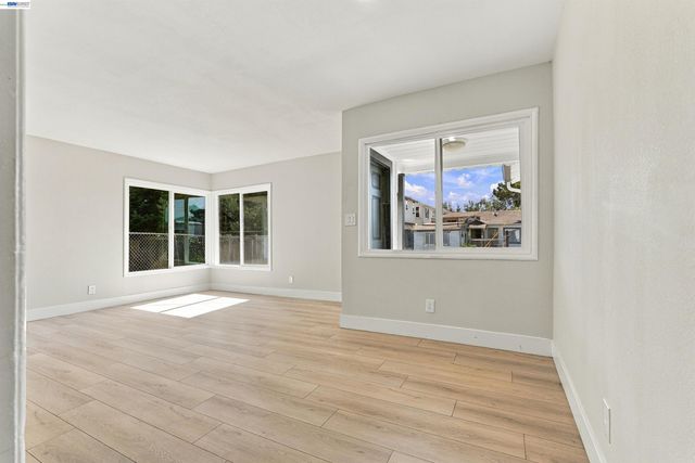 9308 F St, Oakland, CA 94603