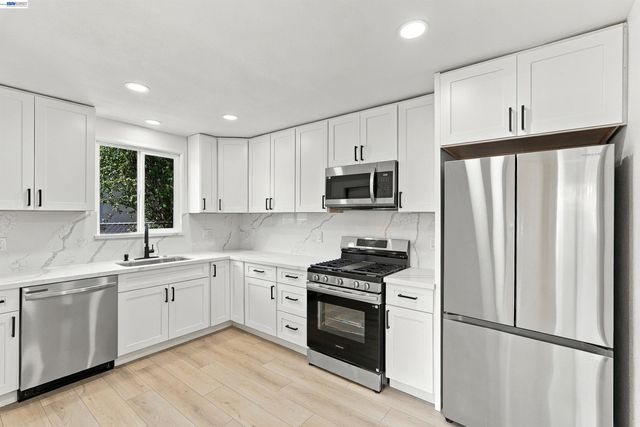 9308 F St, Oakland, CA 94603