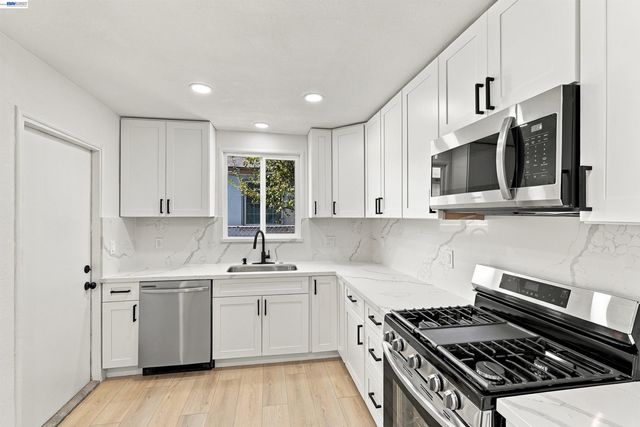9308 F St, Oakland, CA 94603
