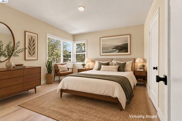 9308 F St, Oakland, CA 94603