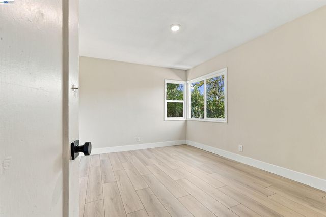 9308 F St, Oakland, CA 94603
