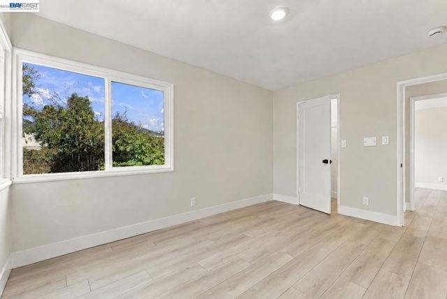 9308 F St, Oakland, CA 94603