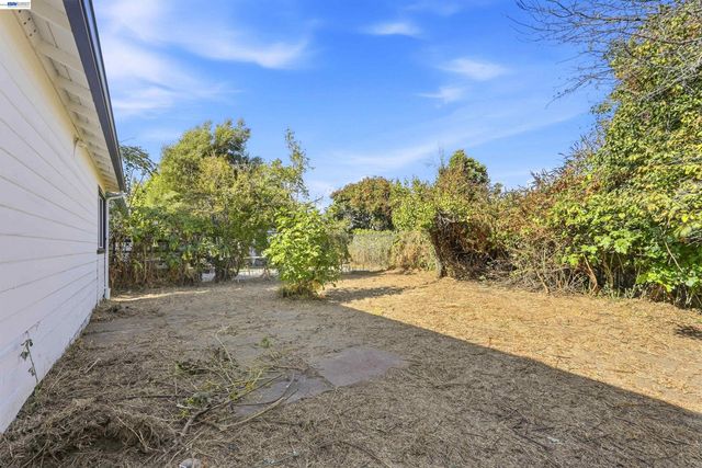 9308 F St, Oakland, CA 94603