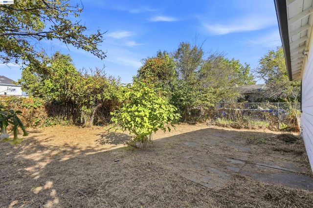 9308 F St, Oakland, CA 94603