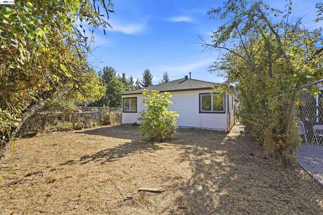 9308 F St, Oakland, CA 94603